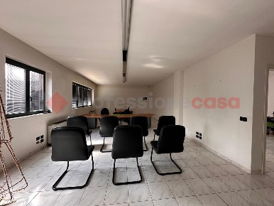Foto Ufficio in Via Thomas Alva Edison 24, Avezzano Casa Incile di 300 m²