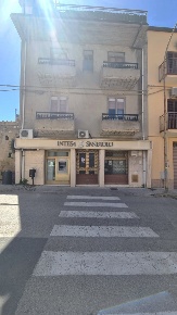 Foto Negozio in Via Roma 88, Cerami di 107 m² con 3 locali in vendita