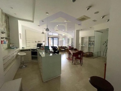 Foto Attività commerciale a Sacile Centro di 70 m² con 3 locali in affitto