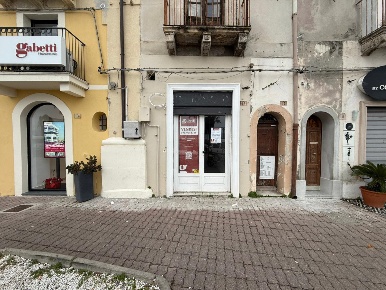 Foto Negozio in Via Domenico Piraino 21, Milazzo Centro di 100 m²