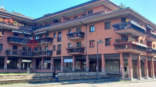 Foto Negozio in Piazza europa 1, San Vittore Olona di 80 m² con 1 locali