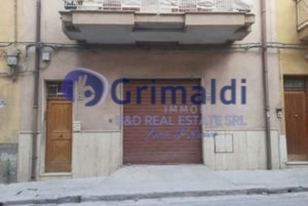 Foto Magazzino in Via Lanza 99, Bagheria Centro di 90 m² con 1 locali