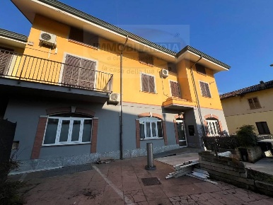 Foto Ristorante a Zelo Buon Persico Centro di 330 m² con 4 locali
