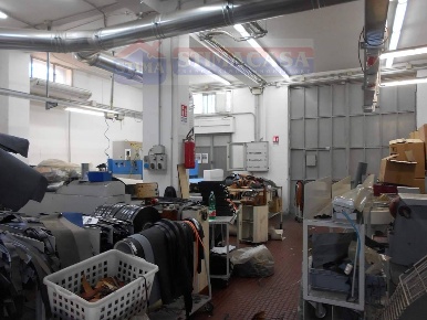 Foto Locale commerciale a Casoria Centro di 170 m² con 3 locali in affitto