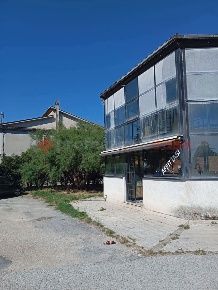 Foto Negozio in Via Zona Industriale 54, Carsoli Centro di 150 m²