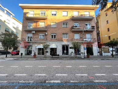 Foto Negozio in Corso della Repubblica 251, Cassino Centro di 56 m²