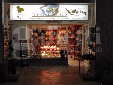 Foto Negozio in Baia Domizia centro - Viale dei Bossi, Sessa Aurunca