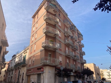 Foto Negozio in Via Santa Margherita 34, Brindisi Centro Storico di 148 m²
