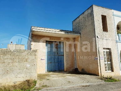 Foto Magazzino in Via Dante Alighieri 124, Ugento Centro di 120 m²
