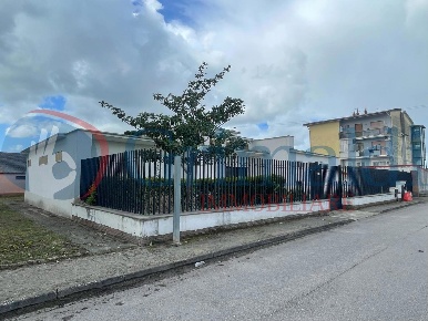 Foto Locale commerciale in Via indipendenza 1, Cancello ed Arnone di 435 m²
