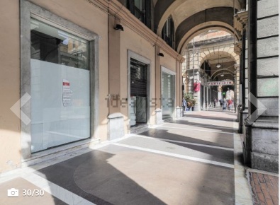 Foto Negozio in chiodo, La Spezia Centro Storico di 329 m² con 5 locali