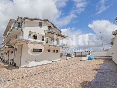 Foto Ufficio in Consolare Campana, Villaricca di 330 m² con 10 locali