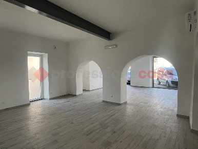 Foto Negozio in Via Maestra Riva 88, Pinerolo Riva di Pinerolo di 65 m²
