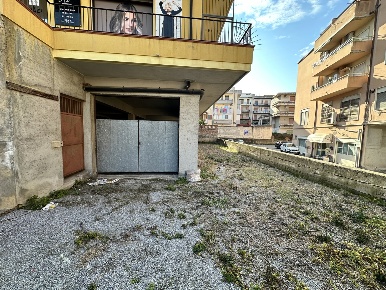 Foto Negozio in Via KENNEDY 432, Barcellona Pozzo di Gotto di 330 m²