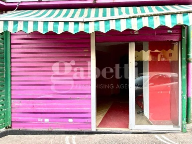 Foto Negozio in Via Galilei 24, Arzano di 45 m² con 1 locali in vendita