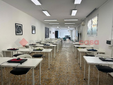 Foto Negozio a Livorno Pontino - Bastia di 190 m² con 3 locali in vendita