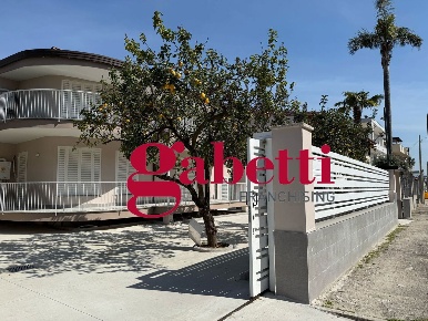 Foto Magazzino in Via Spallanzani 15, Capodrise di 153 m² con 1 locali