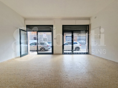 Foto Negozio in Via san gemiliano 57, Sestu di 55 m² con 1 locali