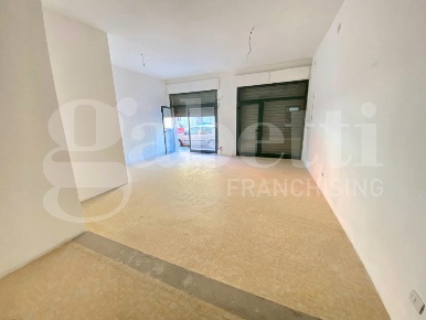 Foto Negozio in Via san gemiliano 57, Sestu di 55 m² con 1 locali
