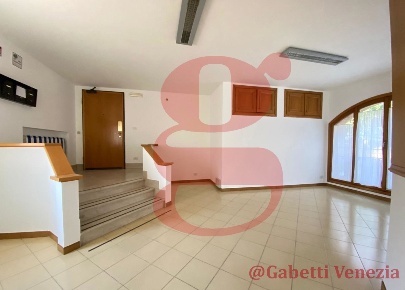 Foto Ufficio in San Dona, Venezia Favaro Veneto di 200 m² in vendita