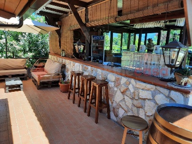 Foto Negozio in Via Spineto snc, Cassino di 280 m² con 5 locali in vendita