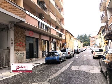 Foto Negozio in Via OSLAVIA 15, Avezzano Centro di 45 m² con 1 locali