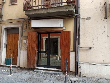Foto Locale commerciale in centro storico, Avellino Centro Storico di 75 m²