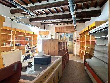 Foto Negozio in Garibaldi, Arezzo Porta Trento e Trieste di 107 m²
