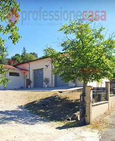 Foto Magazzino in Via Sant'Angelo 1, Frosinone San Liberatore di 600 m²