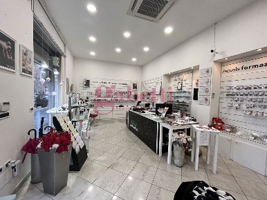 Foto Negozio in Corso AGNELLI 64, Torino Santa Rita di 90 m² in vendita