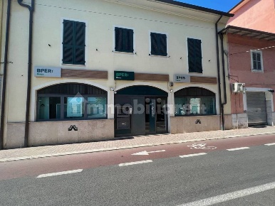 Foto Negozio in LOCALE IN VENDITA, Narni Narni Scalo di 200 m² con 5 locali
