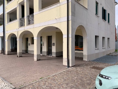 Foto Negozio a Campodarsego Centro di 171 m² con 4 locali in vendita