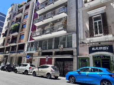 Foto Negozio in Via Andrea da Bari 99, Bari Murat di 95 m² con 1 locali