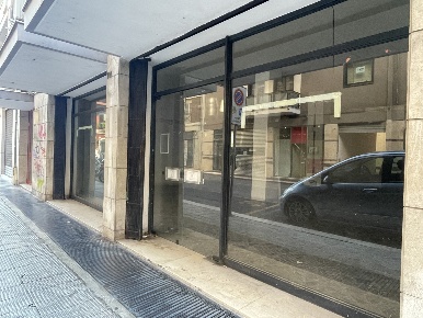 Foto Negozio in Via Andrea da Bari 99, Bari Murat di 90 m² con 1 locali