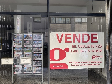Foto Negozio in Via Andrea da Bari 99, Bari Murat di 88 m² con 1 locali