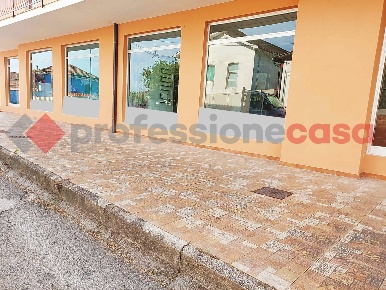 Foto Negozio in Via Casilina 104/105, Piedimonte San Germano Centro