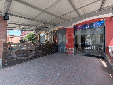 Foto Negozio in Viale Olimpico 00, Bacoli Centro di 60 m² con 1 locali