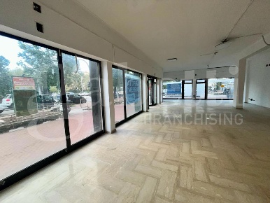 Foto Negozio in Via Restivo 14/16, Palermo De Gasperi - Croce Rossa