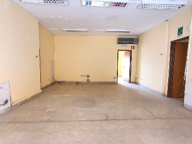 Foto Negozio in Via Roma 22, Contessa Entellina di 96 m² con 3 locali