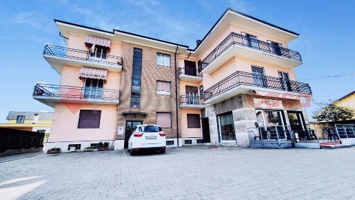 Foto Negozio in Via botteghe 1, Piscina Viotto di 80 m² con 2 locali