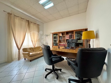 Foto Ufficio in Via Alcide de gasperi 22, Mugnano di Napoli Centro di 50 m²