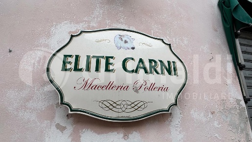 Foto Attività commerciale in Piazza Marconi 21, Abbiategrasso di 80 m²