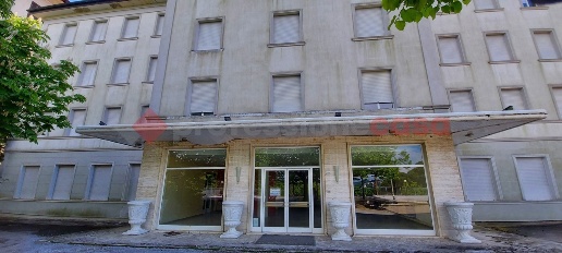 Foto Hotel in Via Viale G. Baccelli 50, Chianciano Terme Centro di 2400 m²
