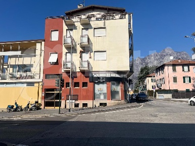 Foto Negozio in Via Risorgimento 44, Lecco Caleotto di 63 m² con 4 locali