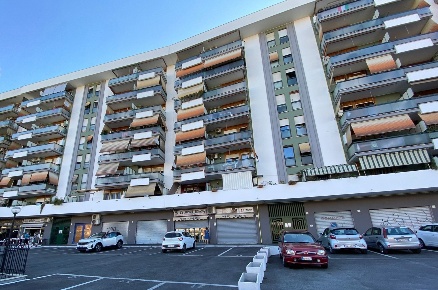 Foto Negozio in Antonio Ciamarra, Roma Cinecittà di 75 m² con 1 locali