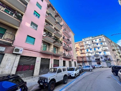 Foto Negozio in Via Taranto 76, Foggia Immacolata di 146 m² in vendita