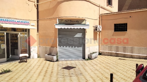 Foto Negozio in STEFANO BORGIA, Roma Battistini - Primavalle di 50 m²