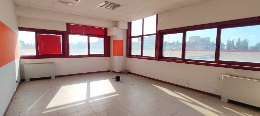 Foto Ufficio in Via Einaudi 22, Landriano di 237 m² con 5 locali in vendita