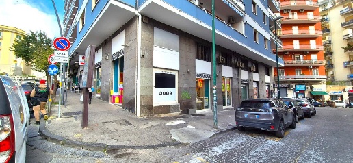 Foto Negozio in Piazza Muzii 3, Napoli Arenella di 210 m² con 1 locali