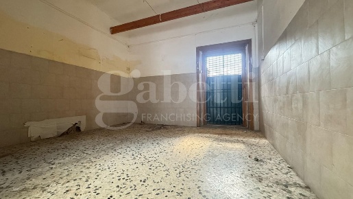 Foto Attività commerciale in Conte Mirabelli, Calvizzano di 25 m²